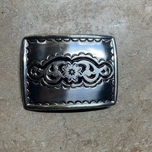 Vintage 2000’s belt buckle